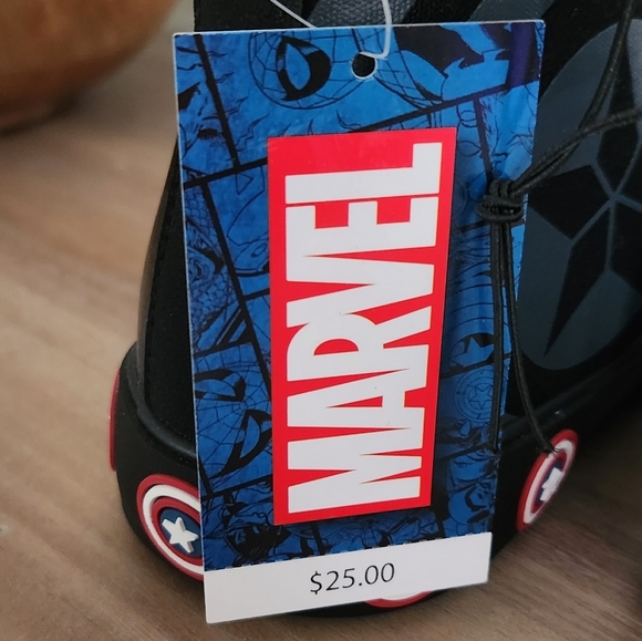 ๐ Captain America High-Top Sneakers โ Size 8 โ Marvel Avengers โ New with Tags - Picture 11 of 12